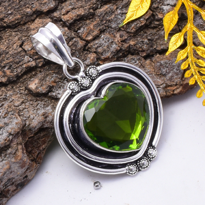 Pendentif en forme de cœur en péridot, argent sterling 925, pierre précieuse verte naturelle, bijoux, cadeau d'anniversaire pour elle - Product Image 1