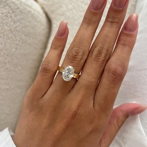 Anillo de Compromiso con Diamante CVD Ovalado de 3 Quilates Cultivado en Laboratorio, Corte E VS1, Banda de Cigarro de 3.5MM, Dos Tonos, Certificado IGI - Product Image 1