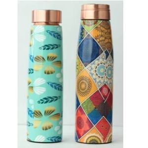 Botella de Cobre Puro Hecha a Mano en India, de la Mejor Calidad, para Beber Agua, con Adhesivo para Gimnasio u Oficina en Casa - Product Image 4
