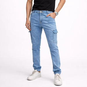 Jean cargo bleu clair pour homme, conçu avec un tissu en denim extensible de qualité supérieure, coupe slim moderne et coutures durables. - Product Image 1