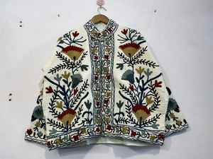 Chaqueta Bomber de Mujer Estilo Kimono de Invierno, Tejida y Bordada con Diseño Suzani, en Terciopelo Rojo, Moda Urbana, Regalo - Product Image 2