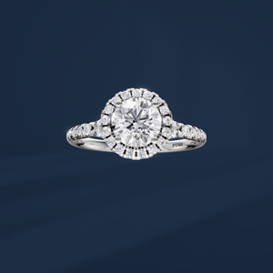 Bague de fiançailles pour femme en platine PT950 avec diamant rond taille brillant et diamants latéraux couleur D certifiés IGI, style classique - Product Image 2