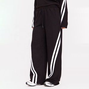 Outfitize International – Ensemble de survêtement 2 pièces pour femme, haute élasticité, personnalisable avec logo, idéal pour le yoga, la gym et le fitness – Vente en gros de vêtements de sport - Product Image 3