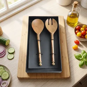 Ensemble de couverts écologiques en gros pour salade, manches en bois et résine, compatibles lave-vaisselle/micro-ondes/four, couverts en acier doré PVD - Product Image 3