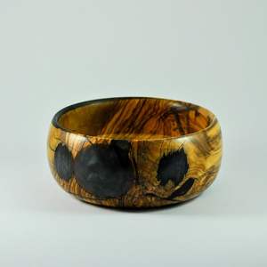 Bol moderne en résine époxy et bois avec base en bois artisanale et surface en résine artistique pour des intérieurs élégants. - Product Image 1