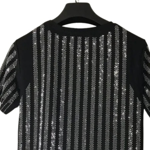 T-shirt en tricot noir à manches courtes pour homme avec motif rayé pailleté, col rond, coupe décontractée - Product Image 2