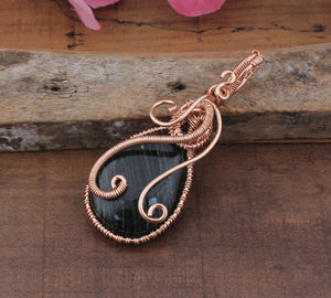 จี้เงินแท้ทำมือ หุ้มด้วยลวดโรสโกลด์ ประดับด้วยหินแจสเปอร์ เครื่องประดับศิลปะสุดพิเศษ ของแท้จากธรรมชาติ เครื่องรางโบราณ งานถักด้วยมือจากอัญมณี - Product Image 4