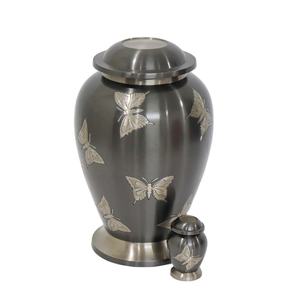 Urne funéraire à lattes papillon en laiton fabriquée à la main Urne en cendres en métal imprimée sur mesure avec papillon gravé directement de l'Inde - Product Image 1