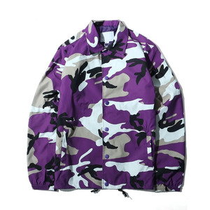 เสื้อแจ็คเก็ตกันลมลายพรางสำหรับผู้ชาย สีส้ม น้ำเงิน ชมพู เขียว เหลือง ม่วง ติดกระดุมหน้า มีเชือกผูกชายเสื้อ สำหรับฤดูใบไม้ร่วง - Product Image 4