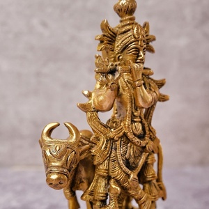 Estatua de Krishna Idol hecha a mano de latón de estilo moderno, estatuilla de escultura para templo Pooja, decoración del hogar, artículo de regalo espiritual de 7,3 pulgadas - Product Image 2
