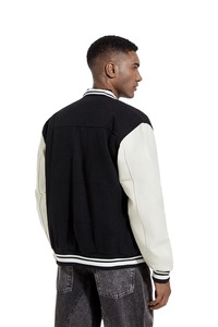 Veste universitaire classique pour homme avec manches en cuir véritable, veste de baseball personnalisée style Letterman avec fermeture à boutons-pression - Product Image 3
