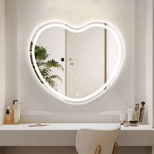 Miroir mural en verre en forme de cœur Daystar TradeLuxury avec rétroéclairage LED et capteur tactile pour salle de bain moderne et décoration intérieure - Product Image 2