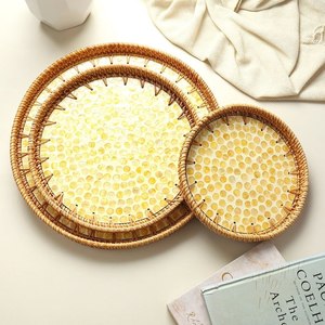 Plateau de service rond de style créatif avec motif floral en nacre jaune et poignée, idéal pour les desserts, les aliments et les fruits secs. - Product Image 6