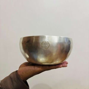 Cuenco Tibetano de Metal Hecho a Mano con los Siete Chakras para Meditación, Disponible para Profesores, Venta al por Mayor - Product Image 2