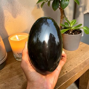 Venta al por mayor de grandes lingams de ágata negra pulidos, cristales curativos, gemas naturales para decoración del hogar. - Product Image 6