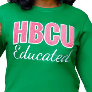 เสื้อสเวตเชิ้ตไหมพรมระบายอากาศสำหรับฤดูหนาวสำหรับผู้หญิง HBCU ปักลายตัวอักษรกรีก คอกลมพรีเมียม สำหรับสาวสวย - Product Image 5