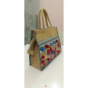 Bolsa de Yute Rectangular Estampada - Diseño Artesanal Ecológico con Colores Respetuosos con el Medio Ambiente, Duradera para Regalos de Diwali y Jubilación - Product Image 3
