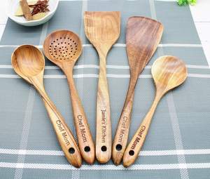 Ensemble d'ustensiles de cuisine en bois personnalisés, cuillères gravées, spatule, passoire, vaisselle - Product Image 1