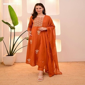 Kurti-Pant y Mul Dupatta de Algodón 60*60 con Bordado Naranja, Diseño Moderno para Uso Casual, Proveedor de la India - Product Image 1