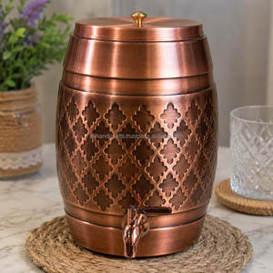 Pot à eau en cuivre traditionnel avec robinet pour une utilisation sur table, en cuisine et à la salle à manger - Product Image 6