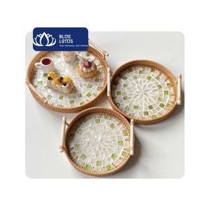 [DISPONIBLE] Plateau rectangulaire en rotin avec incrustation de perles de lotus bleu, motif floral, pour la présentation sur la table à manger, service de pain, fruits et collations - Product Image 1