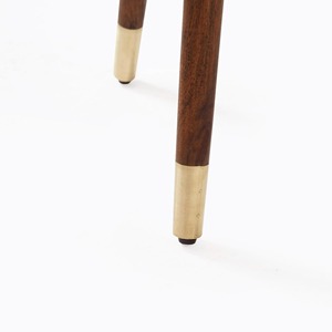 Mesa de Centro Redonda de Madera Estilo Moderno de Mediados de Siglo con Detalles en Latón, Mueble Hecho a Mano para Sala de Estar, Pieza Decorativa - Product Image 2