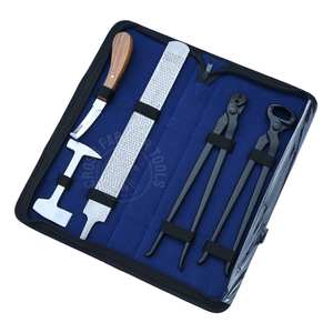 Kit d'outils professionnels pour ferrage de chevaux avec pince à sabots, couteau de coupe double face tranchant, râpe de finition de sabots et extracteur de clous - Product Image 1