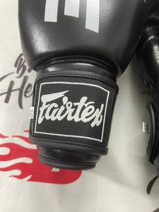 Guantes de Boxeo Fairtex ONE de Alta Calidad para Entrenamiento, Sparring y Fitness, Colores Personalizados Disponibles con Correa Segura para Adultos - Product Image 3