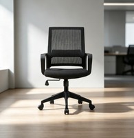 Chaise de bureau ergonomique moderne en maille, hauteur réglable, accoudoirs fixes, base pivotante, appui-tête intégré, design minimaliste noir pour