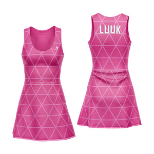 Conjunto de Tenis Personalizado para Mujer con Nombre del Equipo Impreso en Serigrafía OEM, Vestido Deportivo sin Mangas de Secado Rápido, Transpirable y que Absorbe la Humedad - Product Image 3