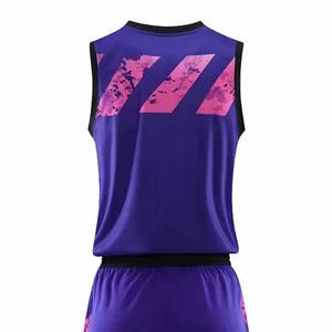 Ensemble d'uniformes de basketball personnalisés par sublimation, maillot et short géométriques violet et rose, kit d'équipe - Product Image 2