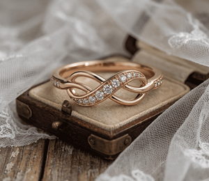 Anillo Infinito de Diseño de Alta Calidad con Circonita Cúbica, Bañado en Plata de Ley, con Mezcla de Piedras Preciosas y Diamantes, Venta al por Mayor - Product Image 1