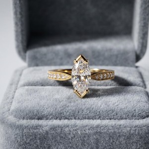 แหวนเพชรเม็ดเดี่ยวทรงมาร์คีส์ 2.00 กะรัต สไตล์อาร์ตเดโค ตัวเรือนทองคำแท้ 14K เพชรเลี้ยงในห้องปฏิบัติการ ดีไซน์คลาสสิก เหมาะสำหรับขอแต่งงาน สำหรับเจ้าสาว - Product Image 3