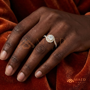 Bague de fiançailles en or avec halo de moissanite taille ronde pour femme, bijou élégant et tendance pour mariage et anniversaire - Product Image 3