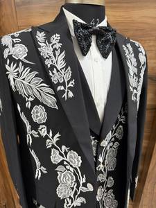 Traje de esmoquin negro de lujo con bordado floral para hombre |   Conjunto de 3 Piezas para Novio, Blazer para Boda, Cena o Baile de Graduación |   Fabricante OEM Personalizado - Product Image 3