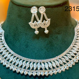 MOLL JEWELLERS Ensemble Collier et Boucles d'Oreilles Tendance Plaqué Or 24K en Alliage de Zinc avec Micro-Incrustations Florales et Zircon, pour Femme, Cadeau de Mariage, Troisième - Product Image 1