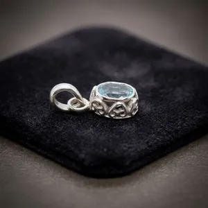Pendentif solitaire classique en argent sterling 925 avec topaze bleue sertie dans un cadre, pour un usage quotidien, bijoux unisexes - Product Image 3