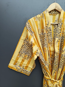 ชุดกิโมโนลายการ์ตูนพิมพ์ลายบล็อก ผ้าฝ้าย 100% ระบายอากาศได้ดี ชุดนอนฤดูร้อน ทำมือ ODM คอวี เอวยางยืด ยาวเต็มตัว/ยาวถึงเข่า - Product Image 4