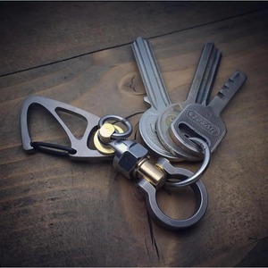 Porte-clés mousqueton rond en acier inoxydable de qualité assurée, pendentif métallique tendance, design robuste - Product Image 6