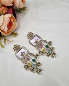 Boucles d'oreilles pendantes Jhumki de créateur, taille Radiant, avec accents de perles, pour femmes, pour les soirées et les festivals, collection de bijoux fantaisie - Product Image 6