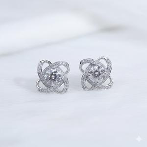 Boucles d'oreilles clous tendance pour femme en argent plaqué or, avec diamants de laboratoire, motif floral entrelacé, en or pur 10 carats - Product Image 2