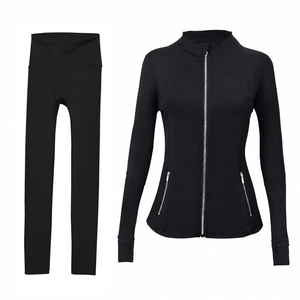 <span class=keywords><strong>Ensemble</strong></span> de <span class=keywords><strong>sport</strong></span> de yoga pour <span class=keywords><strong>femme</strong></span> avec logo - Tenue 2 pièces avec leggings taille haute froncés pour le Pilates, la course et l'entraînement en salle de <span class=keywords><strong>sport</strong></span> - Product Image 2