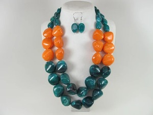 Collier chaîne en résine colorée pour femme, collier à maillons en résine multicolore, bijou tendance et imposant - Product Image 1
