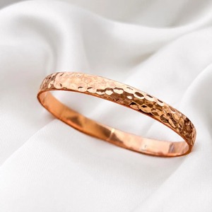 Bracelet manchette en cuivre pur fait main, finition martelée minimaliste, en cuivre massif, cadeau - Product Image 2