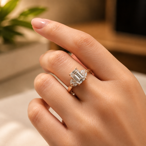 Anillo de Compromiso de Moissanita para Mujer, Corte Esmeralda Clásico, Anillo de Propuesta con Diamantes, Chapado en Oro Rosa de 14K, Anillo de Boda - Product Image 6