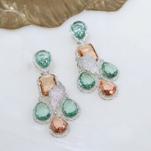Boucles d'oreilles de fiançailles luxueuses et élégantes pour femmes, en cristal, plaqué argent, en laiton, parfaites pour les soirées, accessoires de mode - Product Image 2