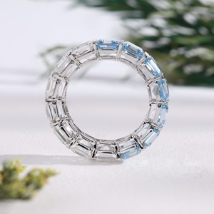 Anillo de boda clásico con corte Asscher en azul claro y blanco, anillo de eternidad completo en oro blanco para mujer, con engaste de canal, de lujo para mujer. - Product Image 4
