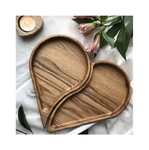 Accessoire de service en bois de qualité, offrant une composition stable, une finition élégante et un support efficace pour les repas. - Product Image 5