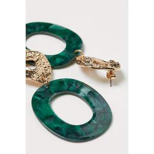 Boucles d'oreilles de créateur de luxe faites à la main pour femme, accessoires de mode en résine, pour soirée, durables, légères, en cristal, fabriquées en Inde - Product Image 3