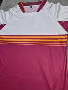 เสื้อเจอร์ซีย์แบบซับลิเมชั่นสั่งทำพิเศษ โลโก้ด้านหน้า โพลีเอสเตอร์ 100% สำหรับการแข่งขันและฝึกซ้อม ระบายอากาศได้ดี แขนสั้น ทรงปกติ เสื้อผ้าสำหรับผู้ใหญ่ - Product Image 4